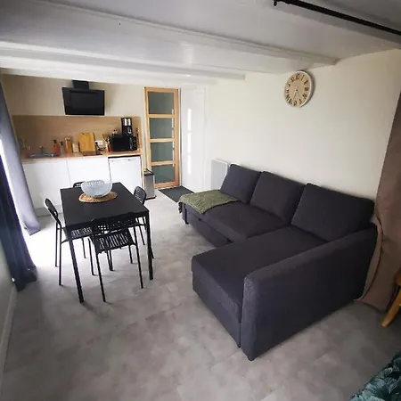 Logement Chaleureux Avec Parking Gratuit Oyre Exterior photo