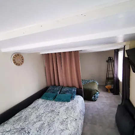 Logement Chaleureux Avec Parking Gratuit Oyre Exterior photo